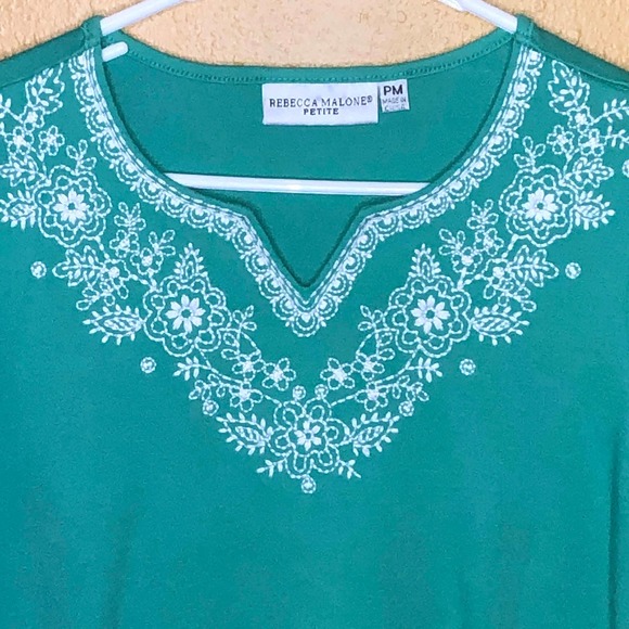 Rebecca Malone Shirt Petite Green V-Neck Embroidery PM - Picture 2 of 6